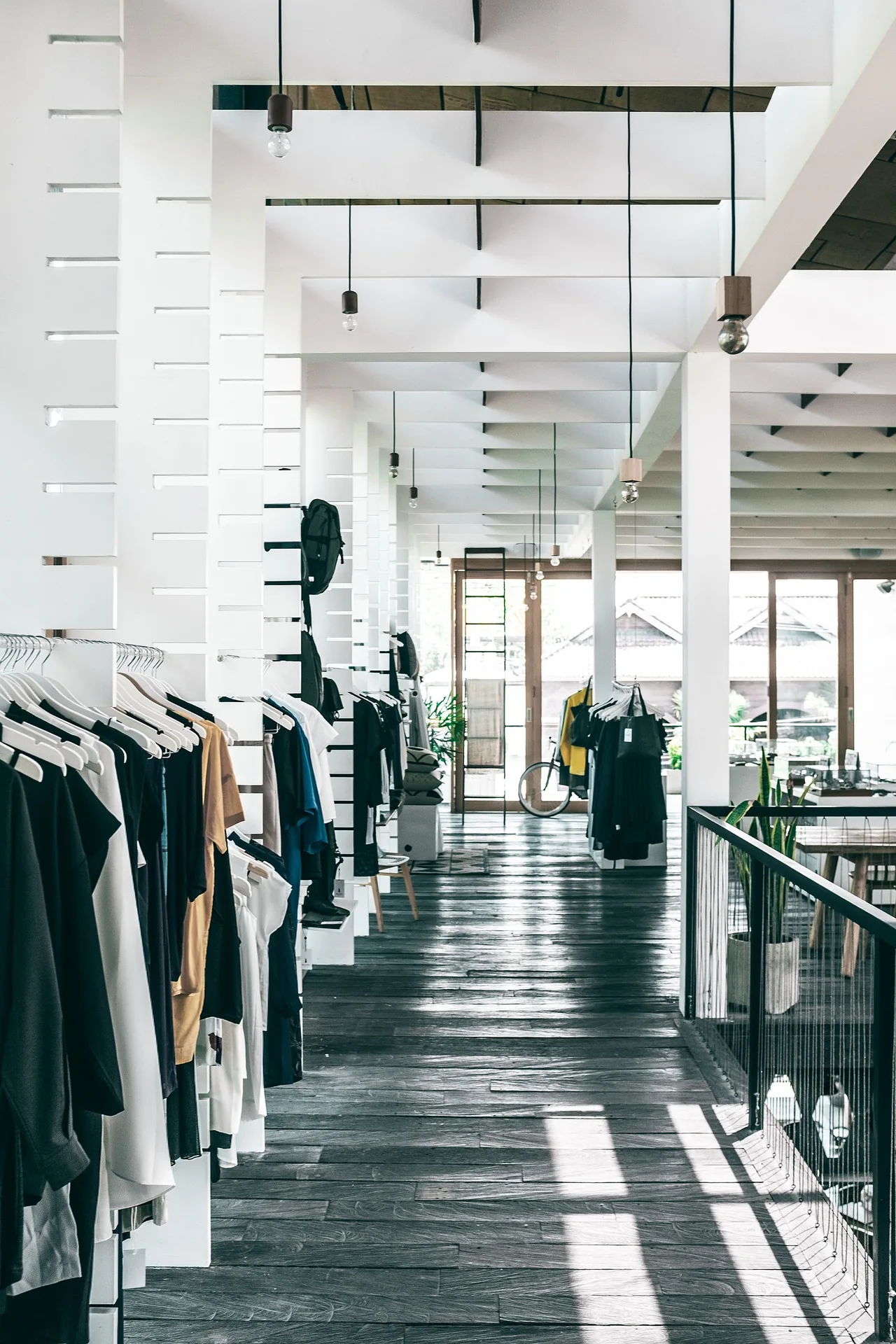 Interno di uno spazio commerciale contemporaneo